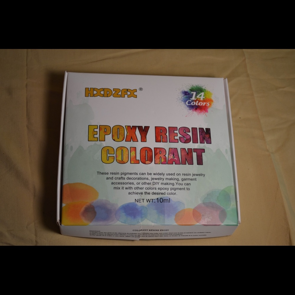 Epoxy resin colorants